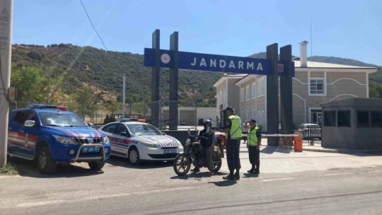 Jandarma ekipleri vatandaşları bilgilendirdi