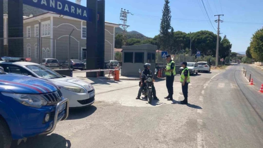 Jandarma ekipleri vatandaşları bilgilendirdi