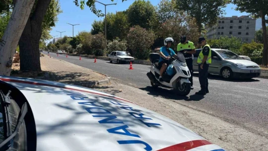Jandarma ekipleri vatandaşları bilgilendirdi