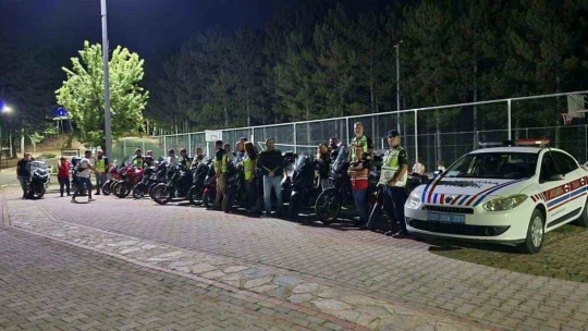 Jandarma ekipleri vatandaşları bilgilendirdi