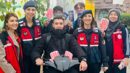 Jandarma ekipleri vatandaşları KADES konusunda bilgilendirdi