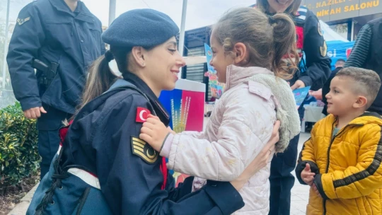 Jandarma ekipleri vatandaşları KADES konusunda bilgilendirdi