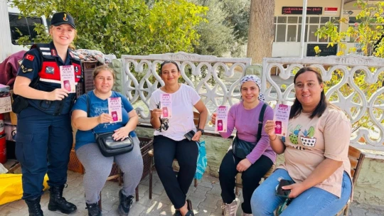 Jandarma ekipleri Zeytin ve Kültür Festivali'nde vatandaşları bilgilendirdi