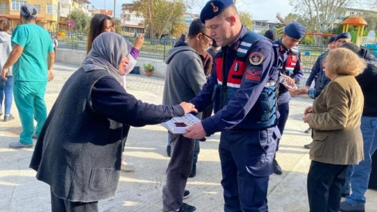 Jandarma engelli vatandaşları yalnız bırakmadı
