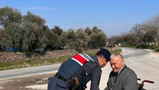 Jandarma engelli vatandaşları yalnız bırakmadı