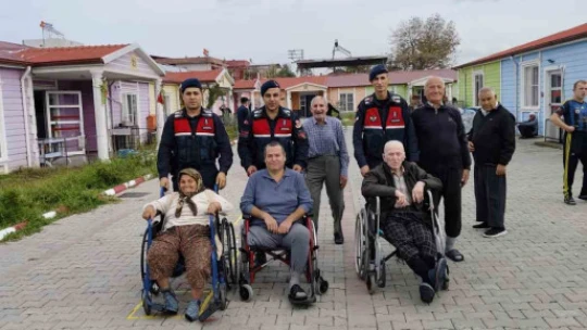 Jandarma engellilerin günlerini kutladı