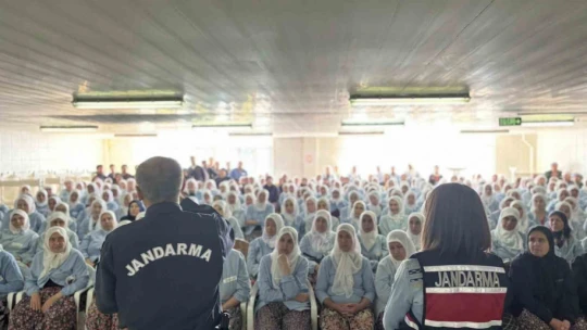 Jandarma fabrika çalışanı kadınları KADES hakkında bilgilendirildi