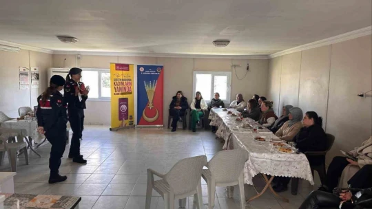Jandarma fabrikadaki kadın çalışanları bilgilendirdi