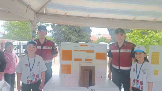 Jandarma geleceğin mucitlerini yalnız bırakmadı