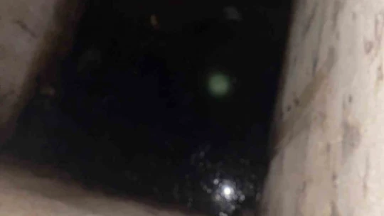 Jandarma gözünü kırpmadan fosseptik çukuruna inip küçük Aras'ı ölümden kurtardı