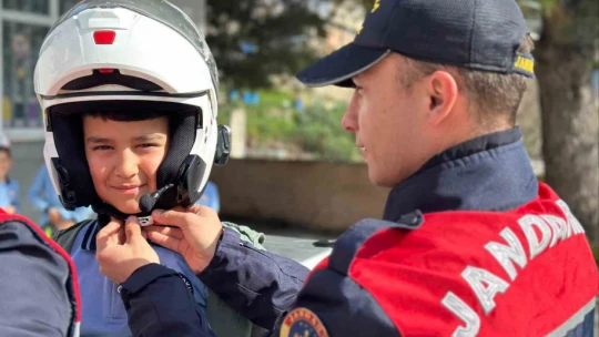 Jandarma ilkokul öğrencileri ile bir araya geldi