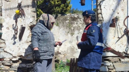 Jandarma kadınlara KADES'i anlattı