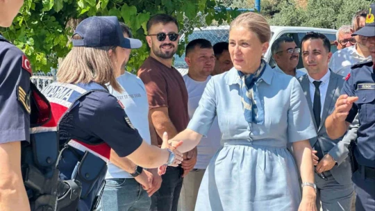 Jandarma, karne sevincine ortak oldu