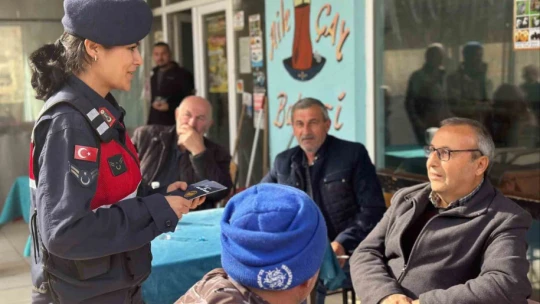 Jandarma Kuyucak'ta vatandaşları bilgilendirdi