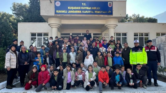Jandarma minik öğrencilere doğa sevgisini anlattı