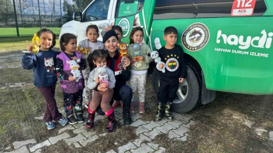 Jandarma, miniklere hayvan sevgisini aşıladı