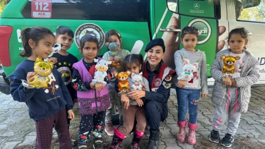 Jandarma, miniklere hayvan sevgisini aşıladı