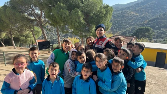 Jandarma, öğrencilere doğa sevgisini aşıladı