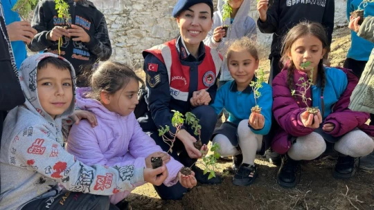 Jandarma, öğrencilere doğa sevgisini aşıladı