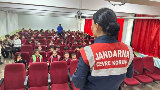 Jandarma öğrencilere doğa sevgisini anlattı