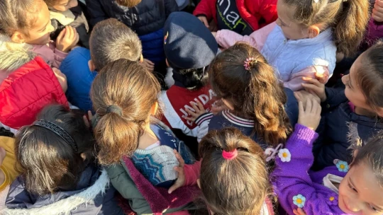Jandarma öğrencilere doğa ve hayvan sevgisini anlattı