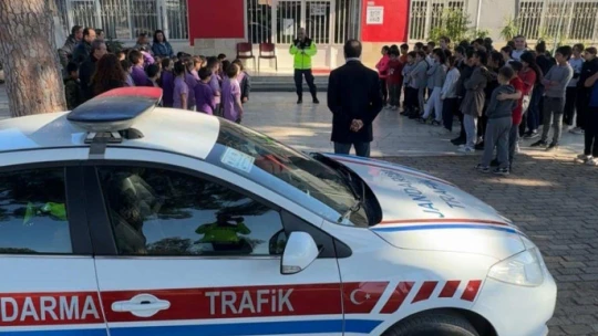 Jandarma öğrencileri bilgilendirdi