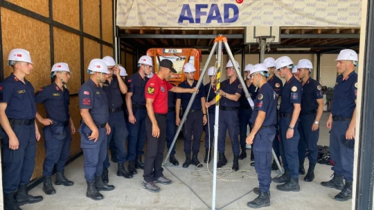Jandarma personeline depremde arama kurtarma eğitimi verildi