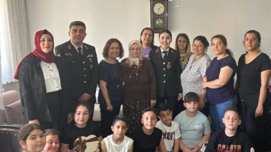Jandarma, şehit annelerini unutmadı