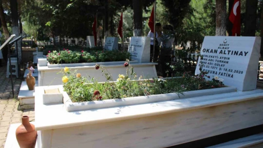 Jandarma, şehitleri kabri başında andı