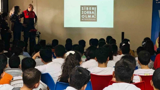 Jandarma sürprizle geldi, çocuklar sevindi