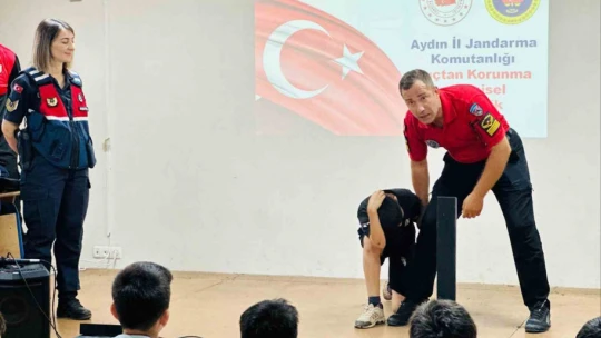 Jandarma sürprizle geldi, çocuklar sevindi