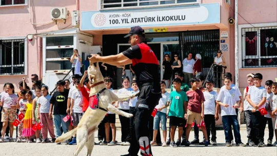 Jandarma sürprizle geldi, çocuklar sevindi