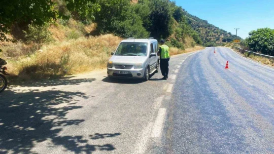 Jandarma sürücüleri hem denetledi hem bilgilendirdi