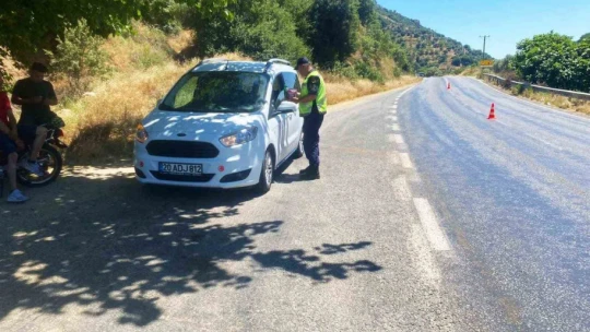 Jandarma sürücüleri hem denetledi hem bilgilendirdi
