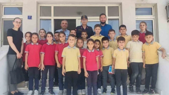 Jandarma trafik eğitimlerinde hız kesmiyor