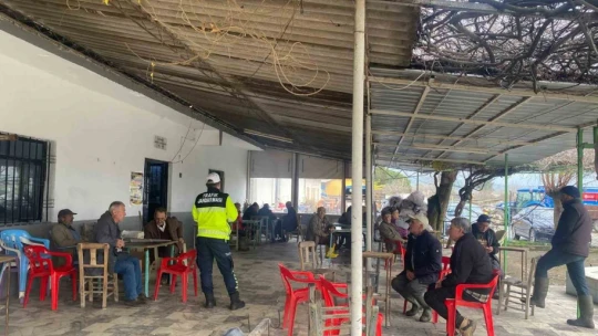 Jandarma, traktör sürücülerini bilgilendirdi