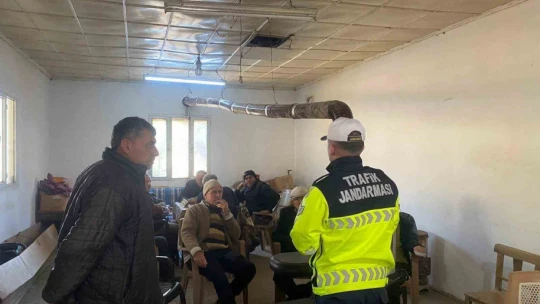 Jandarma, traktör sürücülerini bilgilendirdi