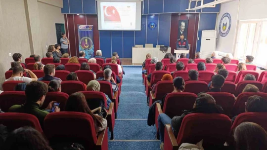 Jandarma üniversite öğrencilerini dolandırıcılığa karşı bilgilendirildi