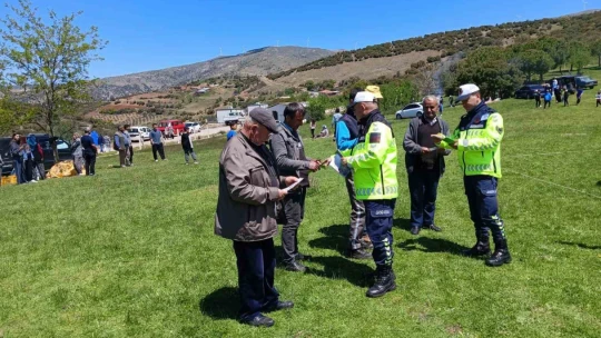 Jandarma, vatandaşlara trafik kurallarını anlattı