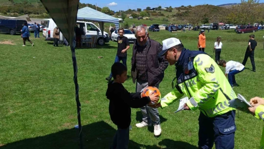 Jandarma, vatandaşlara trafik kurallarını anlattı