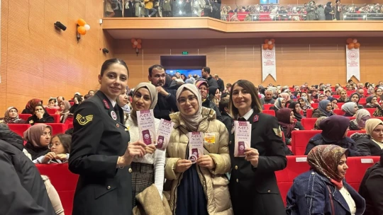 Jandarma vatandaşları KADES uygulaması hakkında bilgilendirdi