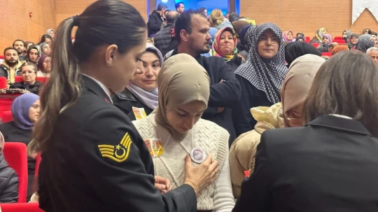 Jandarma vatandaşları KADES uygulaması hakkında bilgilendirdi