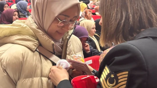 Jandarma vatandaşları KADES uygulaması hakkında bilgilendirdi