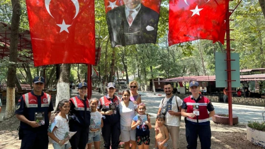 Jandarma yangınlara dikkat çekti, vatandaşları bilgilendirdi