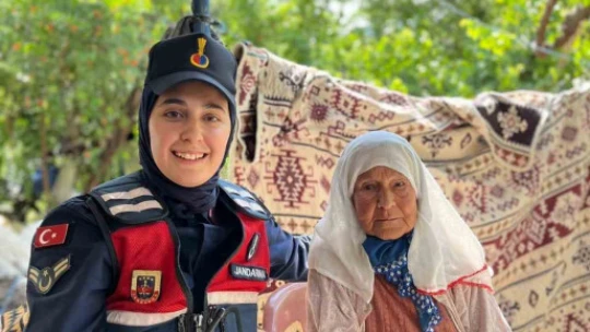 Jandarma yaşlı çınarları unutmadı