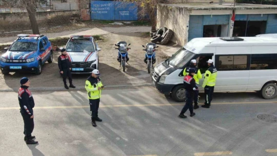 Jandarma yeni yıl öncesi kontrollerini sürdürüyor