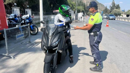 Jandarmadan 'şekerli' trafik denetimi