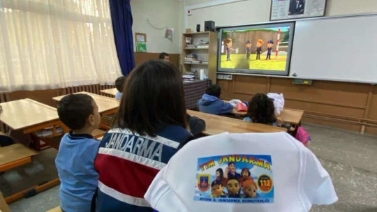 Jandarmadan 128 öğrenciye 'suçtan korunma' eğitimi