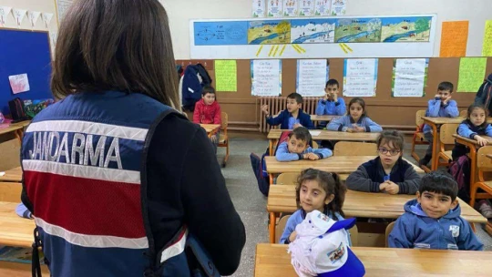 Jandarmadan 128 öğrenciye 'suçtan korunma' eğitimi