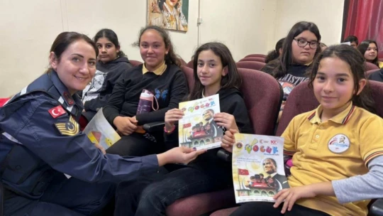 Jandarmadan 183 öğrenciye 'Siber zorbalık' eğitimi